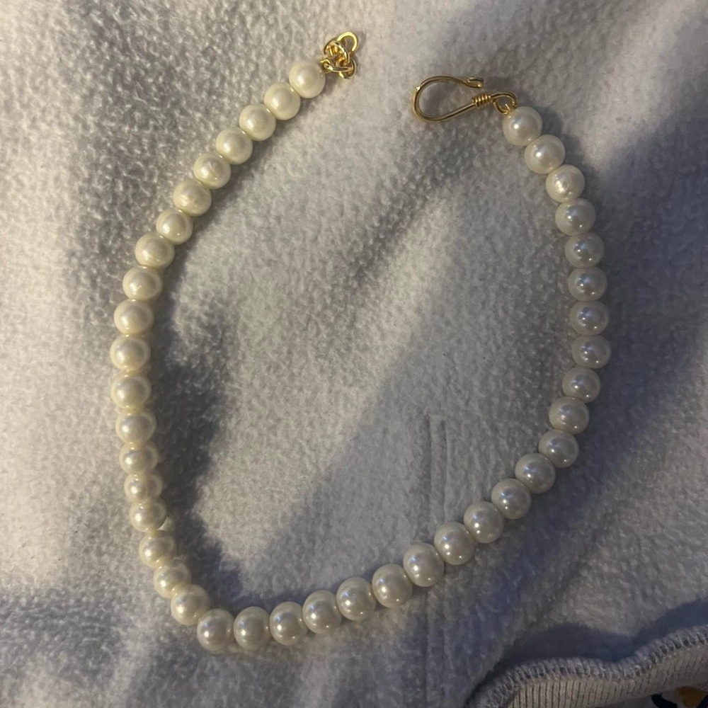 Elegant Pearl Necklace with Gold Clasp
